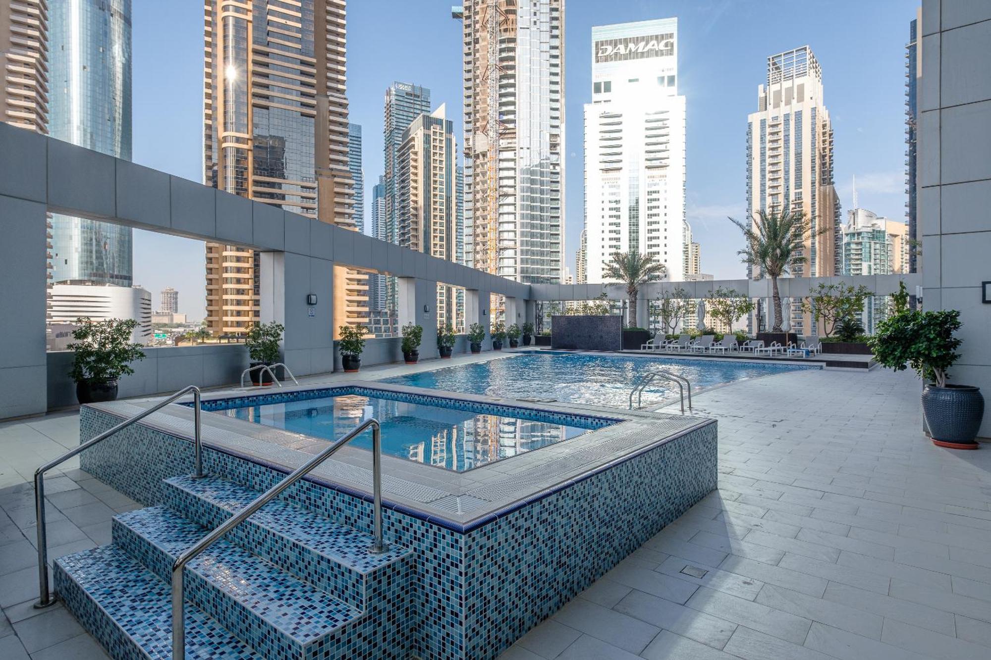 Апартаменти Marina & Views, Pool, Art Haven! Near Cafes *